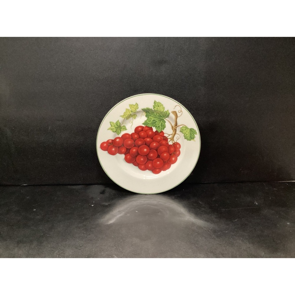 American Atelier At Home VINEYARD 8-1/4" Luncheon/Salad Plate Red Grapes #5039
